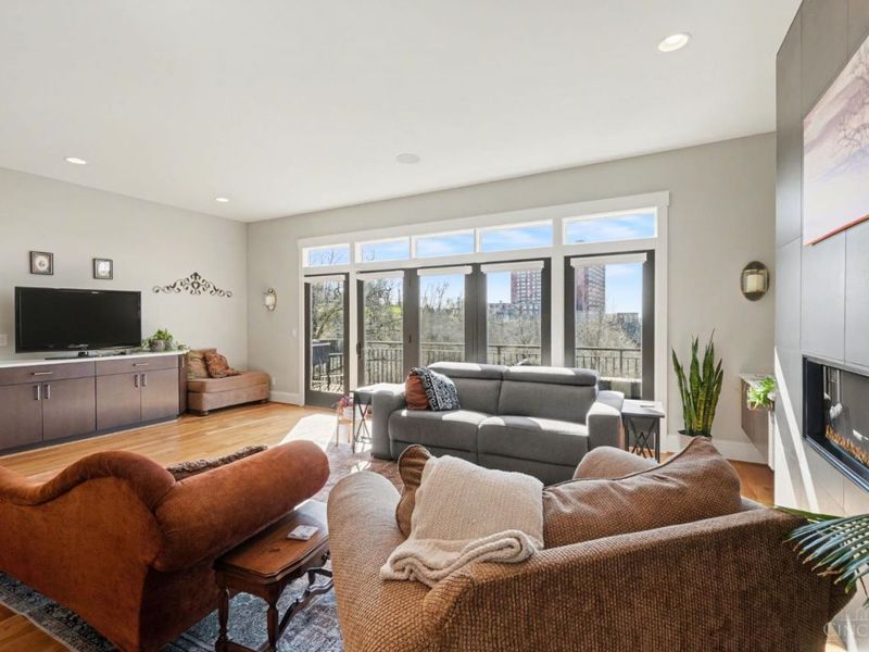 5971 Woodland Lane, Columbia Twp, OH 45227 Photo 7