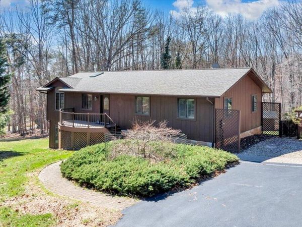 103 Twin Cove TRL , Moneta, VA 24121