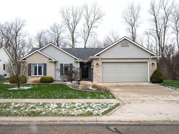 811 Falcon Creek Parkway, Fort Wayne, IN 46845