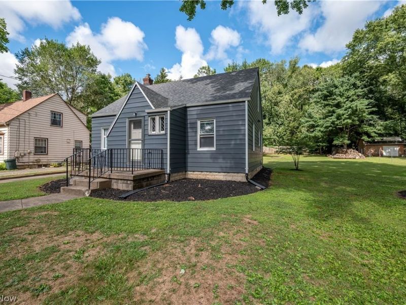 3712 Logan Way, Youngstown, OH 44505 Photo 2