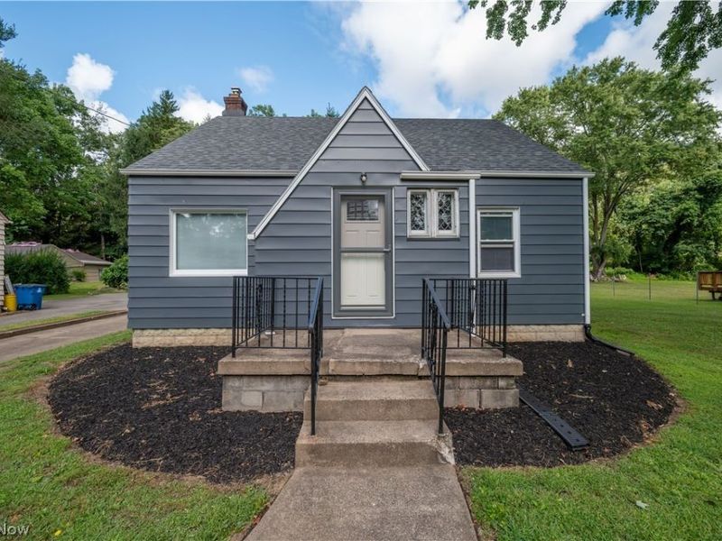 3712 Logan Way, Youngstown, OH 44505 Photo 3