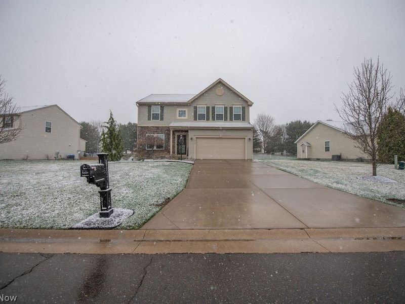 7674 Knollridge Avenue NE, Canton, OH 44721 Photo 1