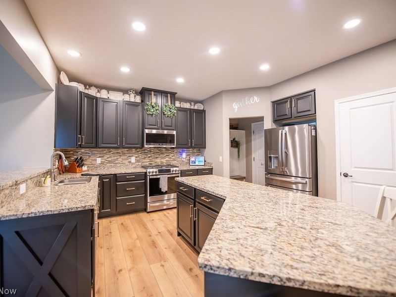 7674 Knollridge Avenue NE, Canton, OH 44721 Photo 12