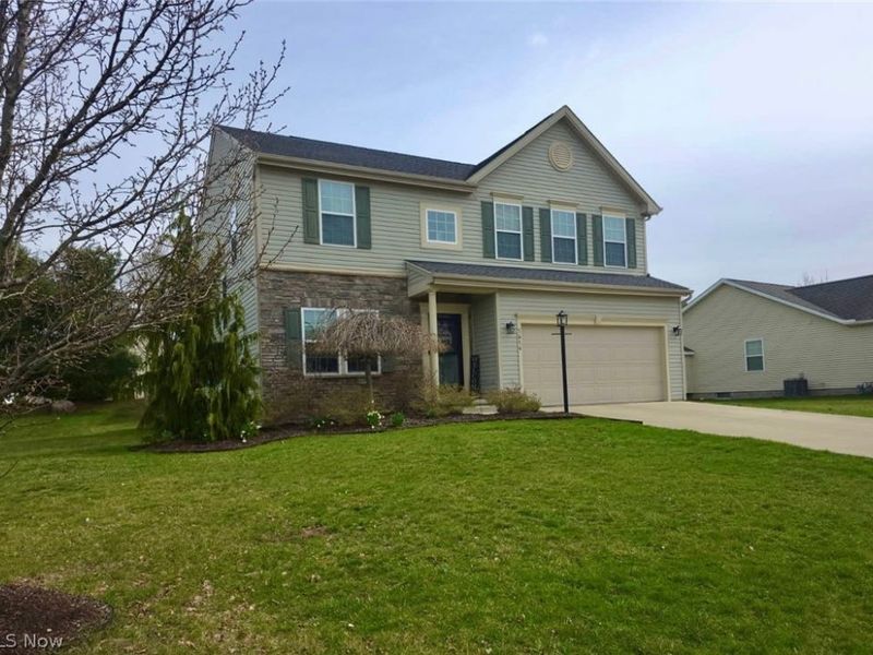 7674 Knollridge Avenue NE, Canton, OH 44721 Photo 2