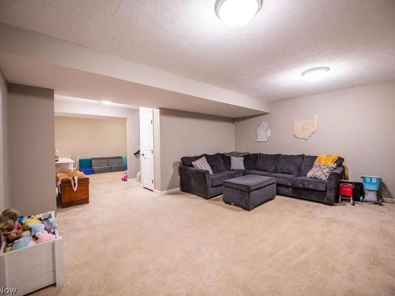 7674 Knollridge Avenue NE, Canton, OH 44721 Photo 39