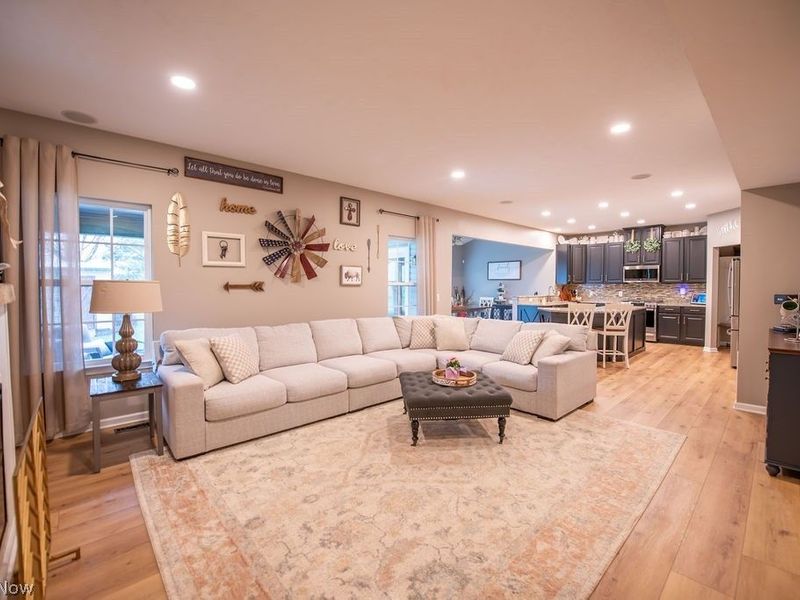 7674 Knollridge Avenue NE, Canton, OH 44721 Photo 6