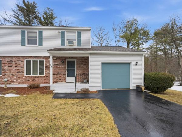 9 Crane Crossing Road, Unit 3-2, Plaistow, NH 03865