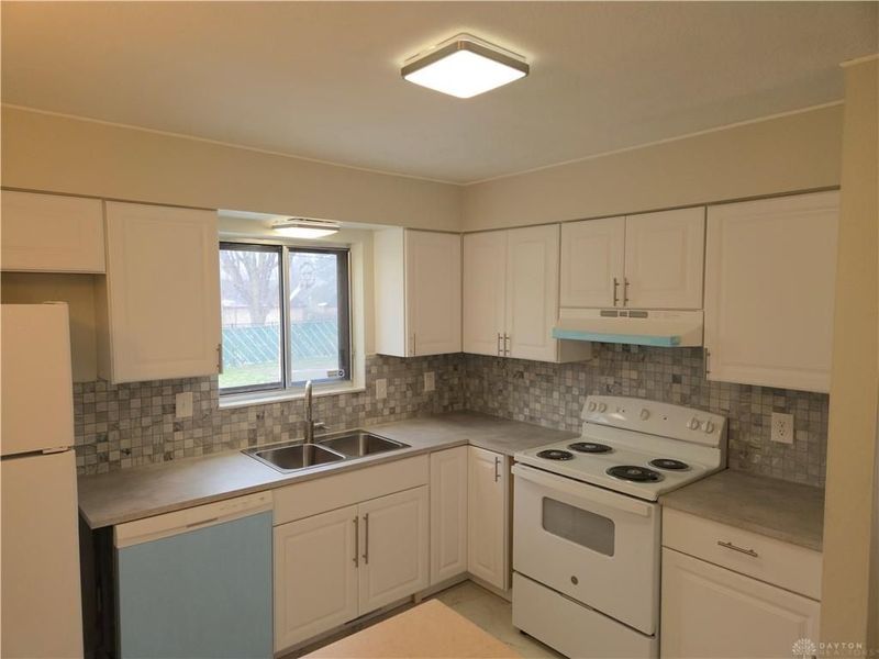 5820 Woodstone Drive, Trotwood, OH 45426 Photo 4