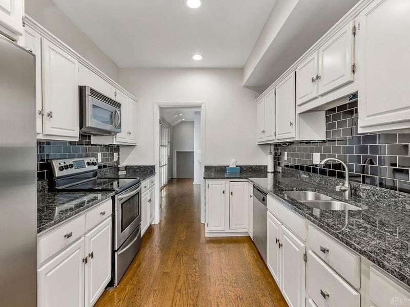 1015 Rubicon Road, Dayton, OH 45409 Photo 9