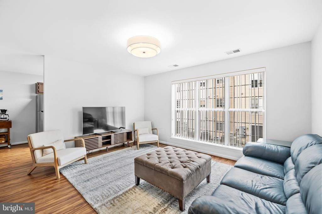 1130 Huntmaster Terrace Ne, Unit 201, Leesburg, VA 20176 Main Photo