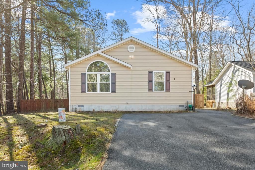 1 SURFERS WAY , OCEAN PINES, MD 21811