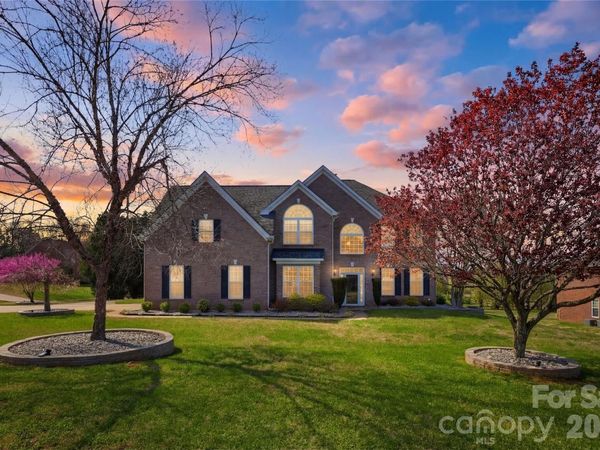 105 Summer Breeze Court , Statesville, NC 28677