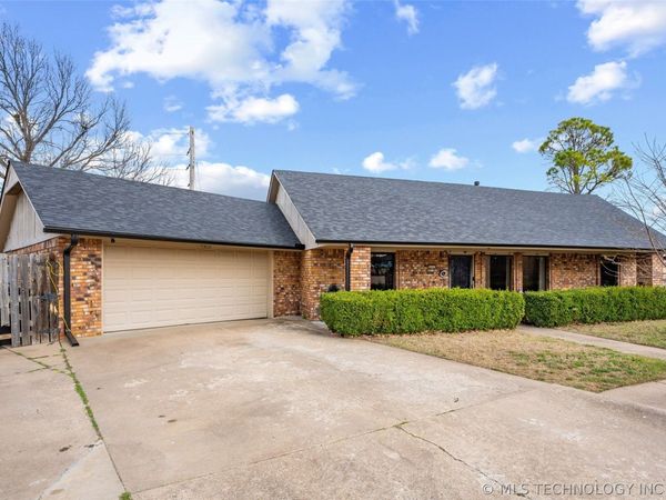 400 Trail Court, Bartlesville, OK 74006