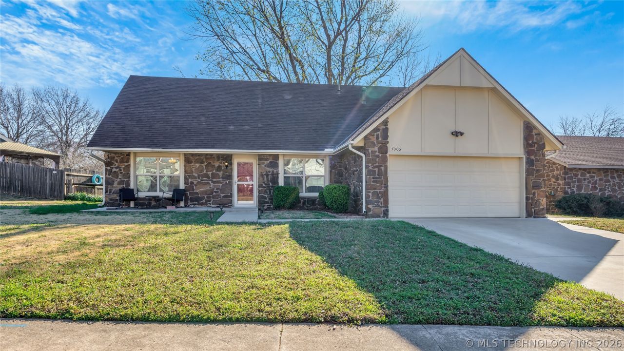 7005 S Birch Avenue, Broken Arrow, OK 74011 Main Photo