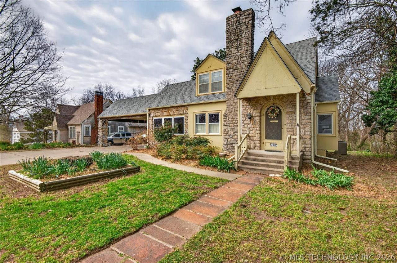 2005 S Johnstone Avenue, Bartlesville, OK 74003 Main Photo