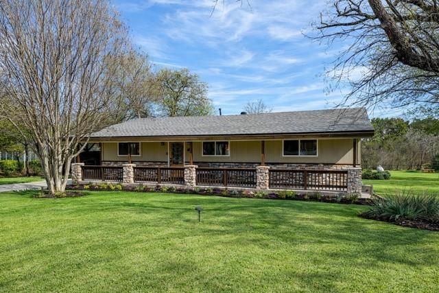 334 Live Oak Loop, Whitney, TX 76692 Main Photo