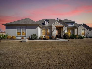 7732 Laura Lake Lane, Fort Worth, TX 76126