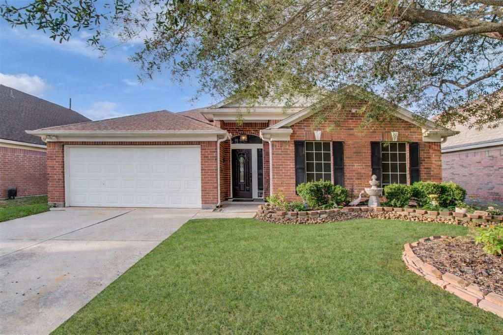 923 N Sky Drive, Houston, TX 77073 Main Photo