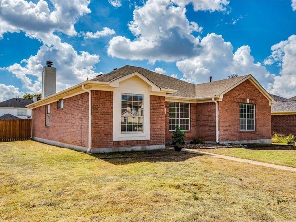 1021 Black Locust DR W, Pflugerville, TX 78660