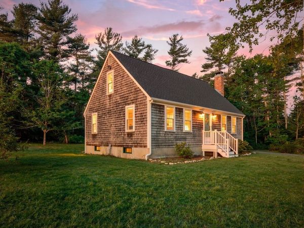 151 Walnut Plain Rd, Rochester, MA 02770