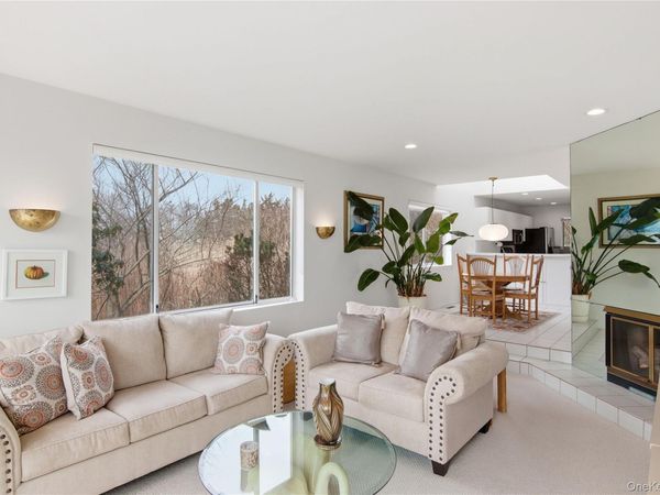 23 Library Avenue, Unit 1, Westhampton Beach, NY 11978