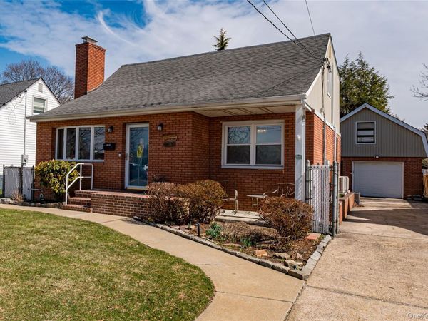 1595 Washington Avenue, Seaford, NY 11783