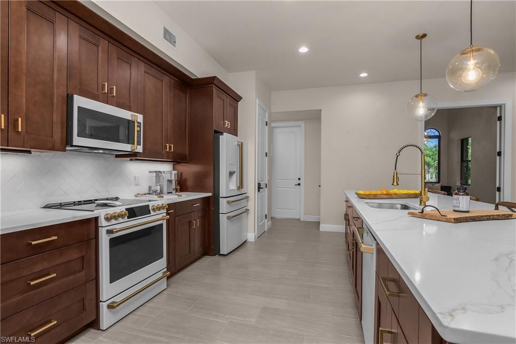 17210 Serengeti Cir, Alva, FL 33920 Photo