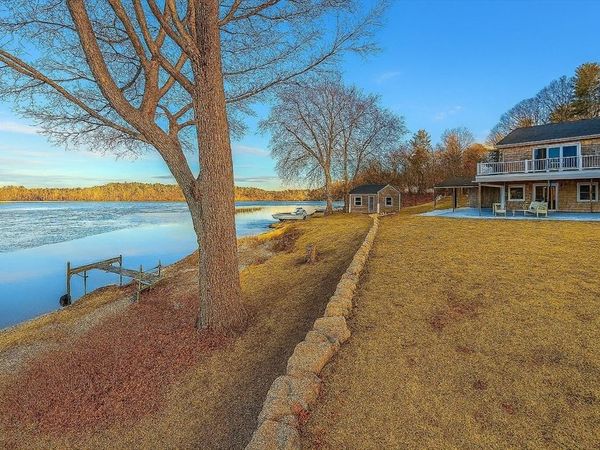 27 Carrier Ln, Sutton, MA 01590