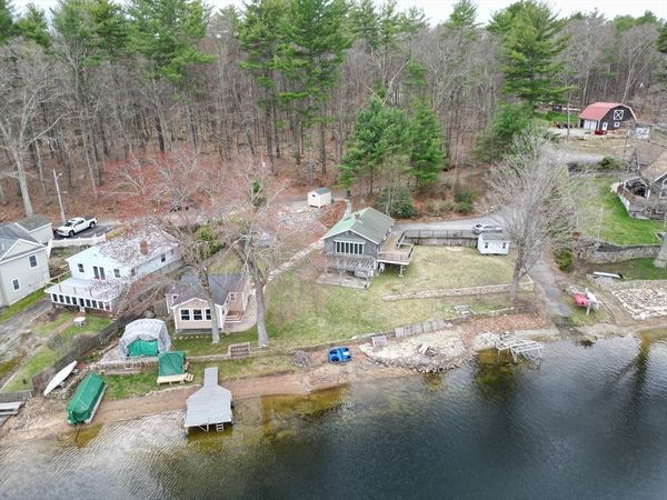 27 Carrier Ln, Sutton, MA 01590