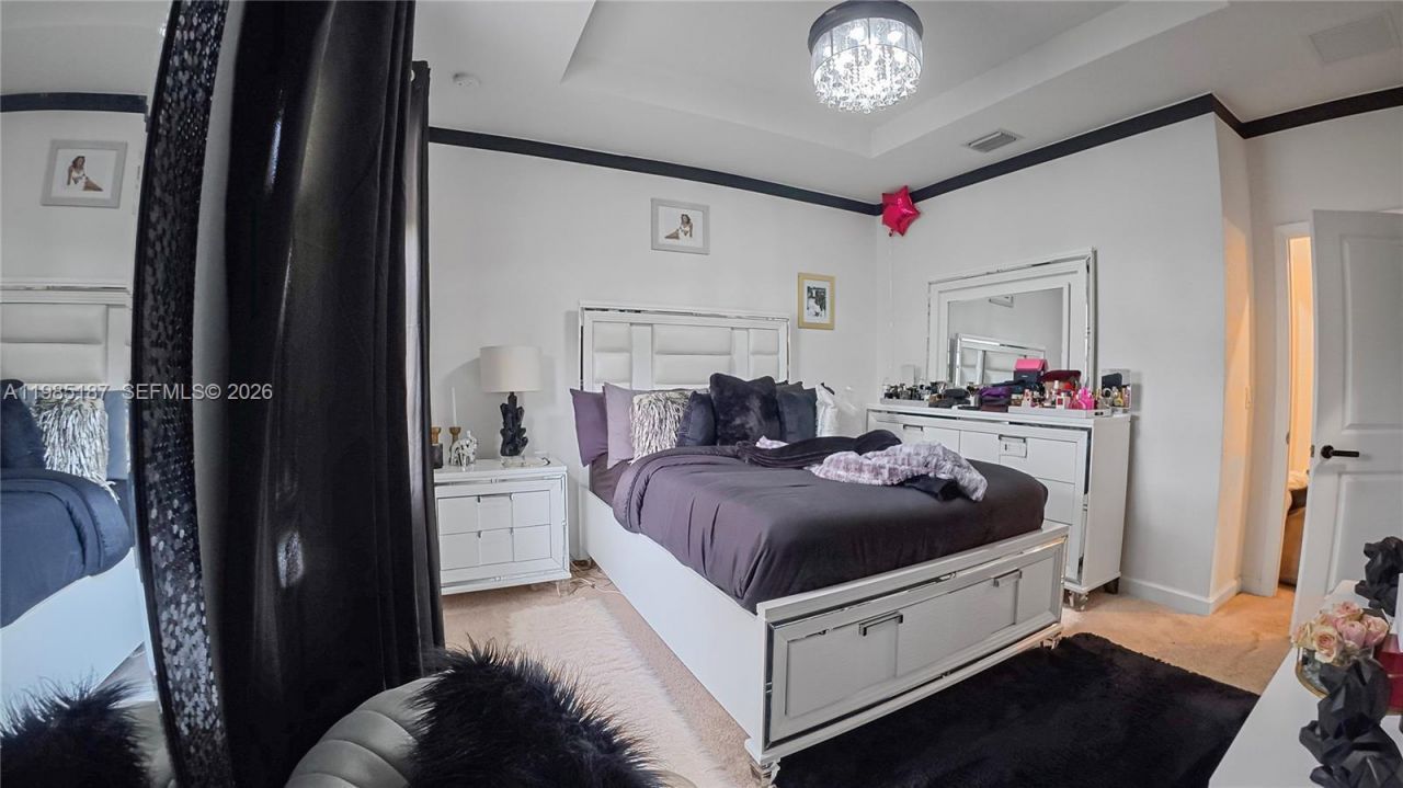 325 NE 208th Ter , Miami, FL 33179 Photo