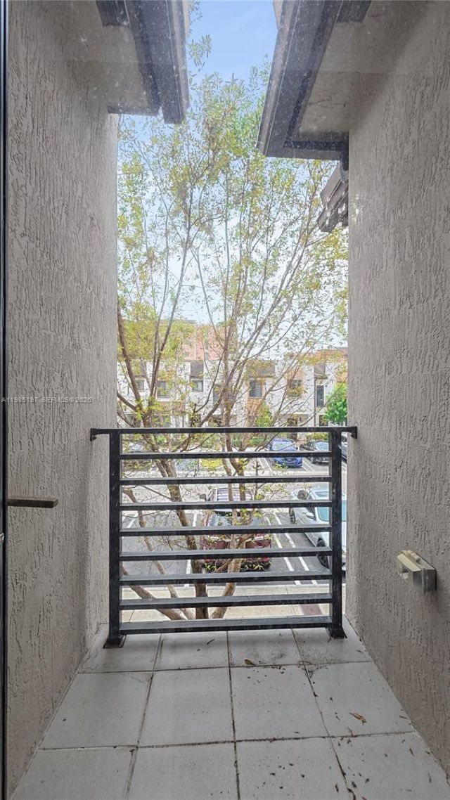 325 NE 208th Ter , Miami, FL 33179 Photo