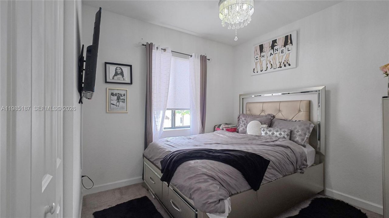 325 NE 208th Ter , Miami, FL 33179 Photo