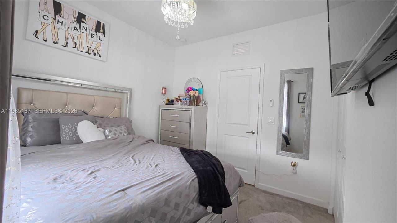 325 NE 208th Ter , Miami, FL 33179 Photo