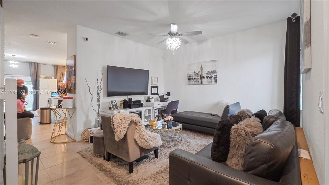 325 NE 208th Ter , Miami, FL 33179 Photo