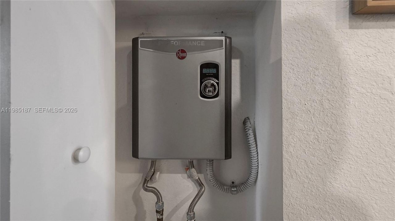 325 NE 208th Ter , Miami, FL 33179 Photo