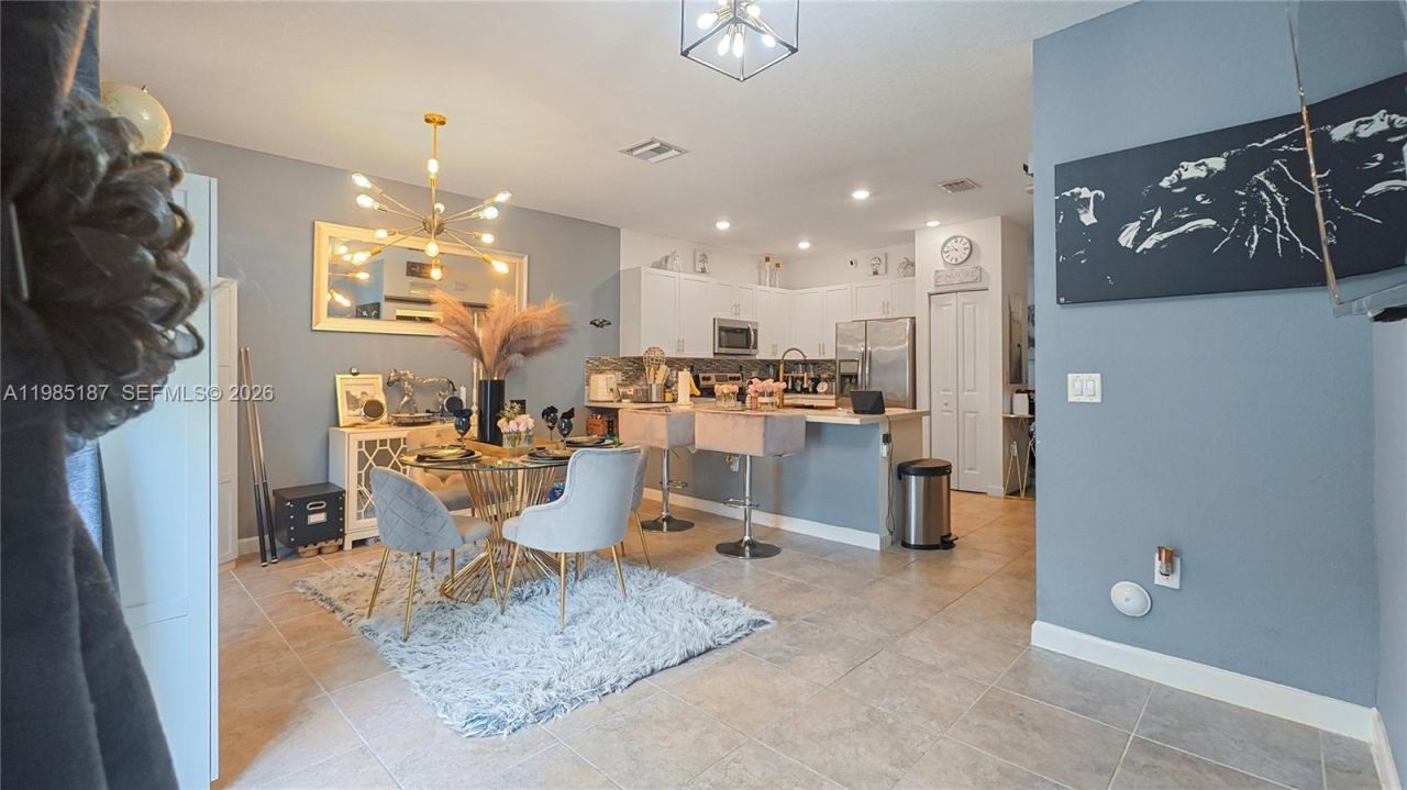 325 NE 208th Ter , Miami, FL 33179 Photo