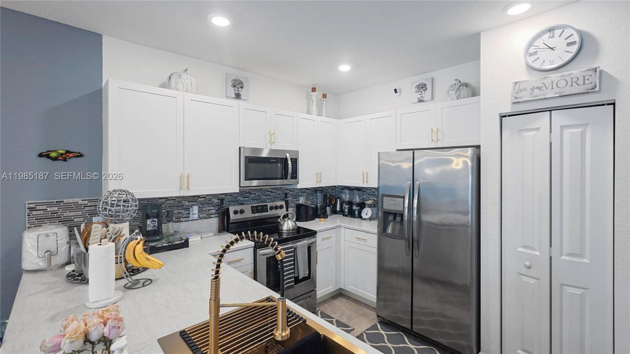 325 NE 208th Ter , Miami, FL 33179 Photo