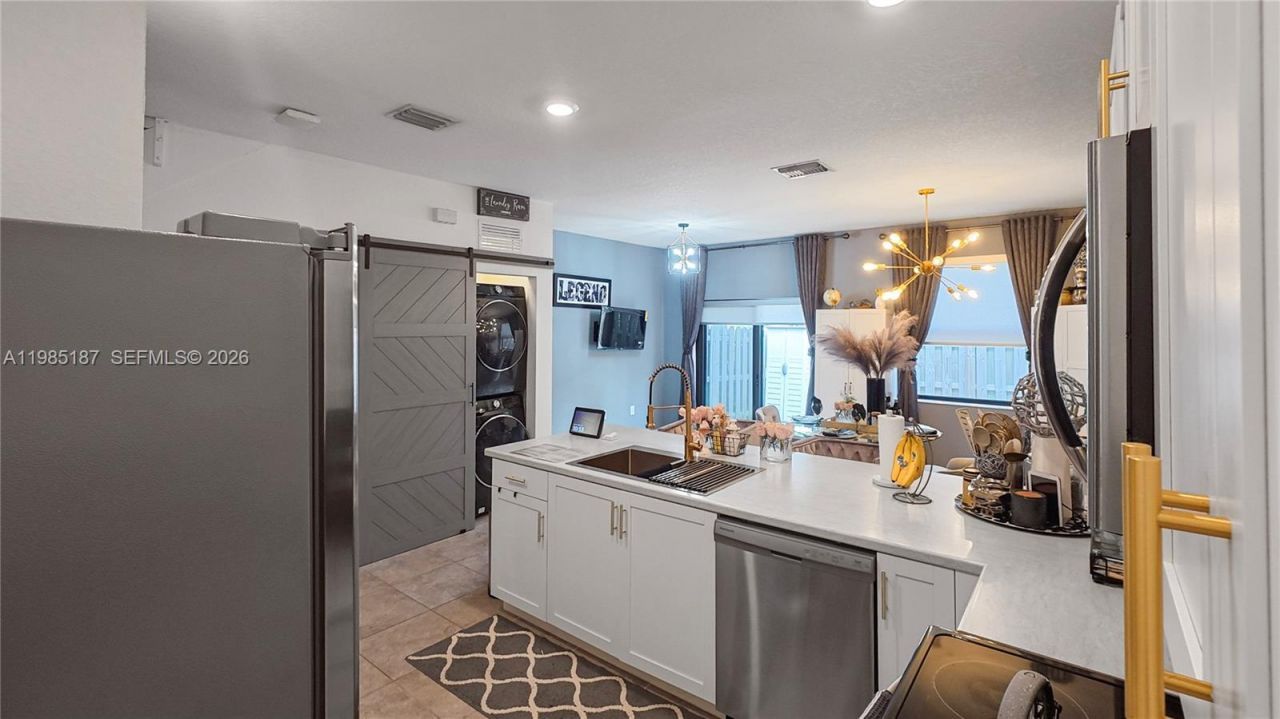 325 NE 208th Ter , Miami, FL 33179 Photo