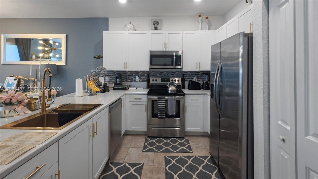 325 NE 208th Ter , Miami, FL 33179 Photo