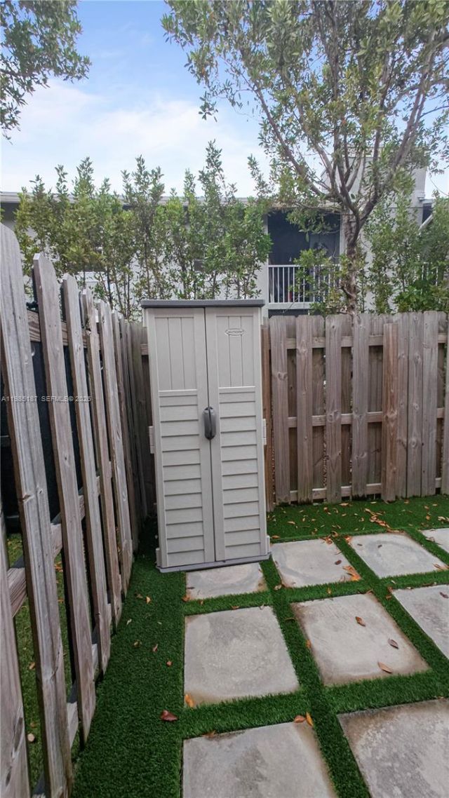 325 NE 208th Ter , Miami, FL 33179 Photo