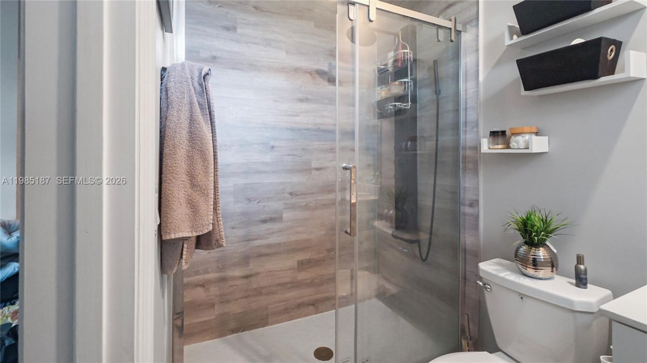 325 NE 208th Ter , Miami, FL 33179 Photo