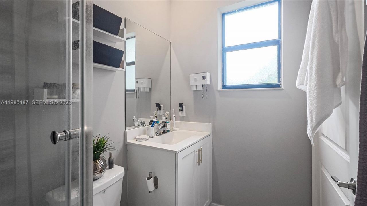 325 NE 208th Ter , Miami, FL 33179 Photo