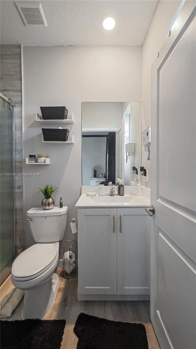 325 NE 208th Ter , Miami, FL 33179 Photo