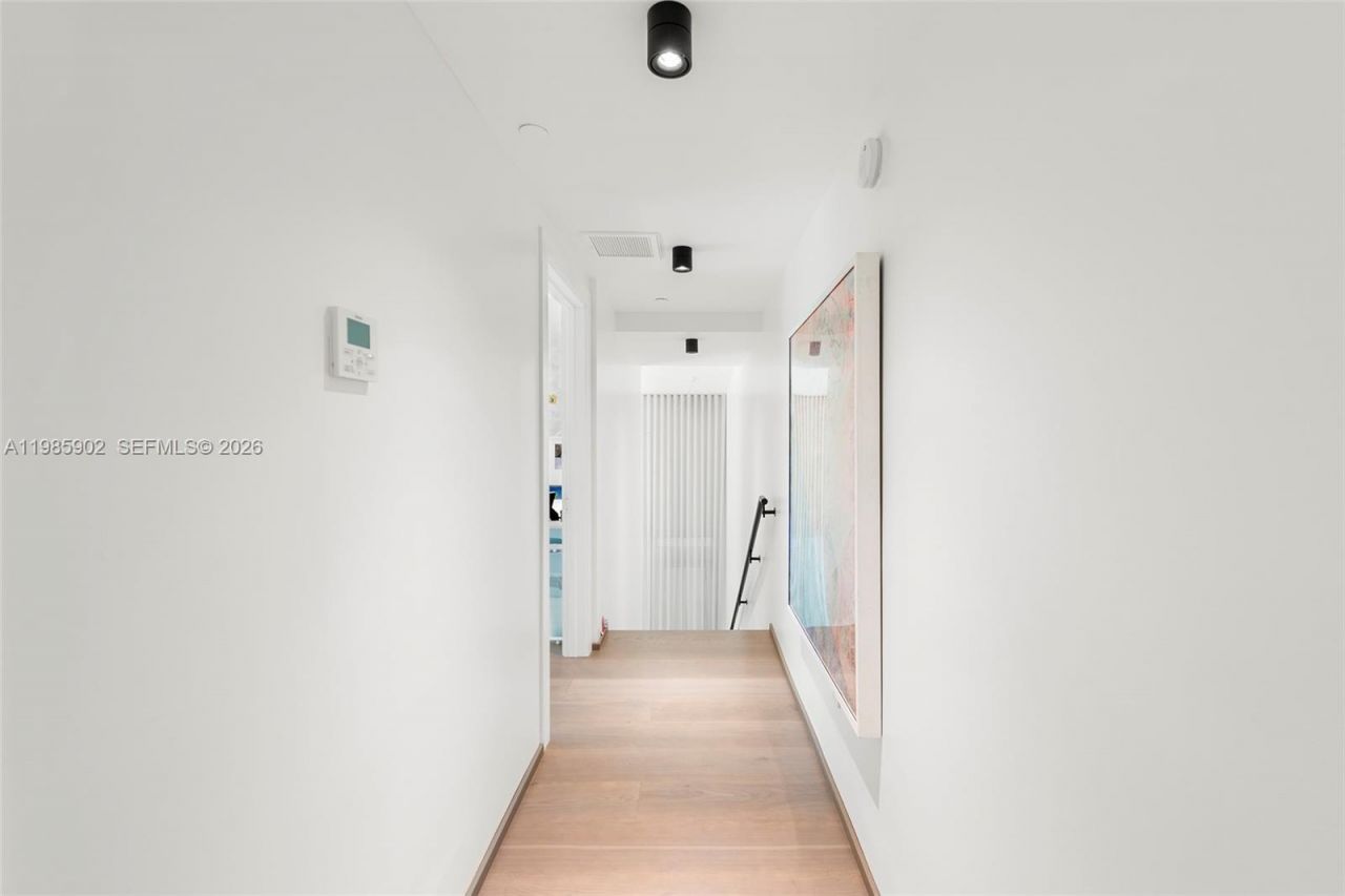 601 NE 27 , Unit TH104, Miami, FL 33137 Photo