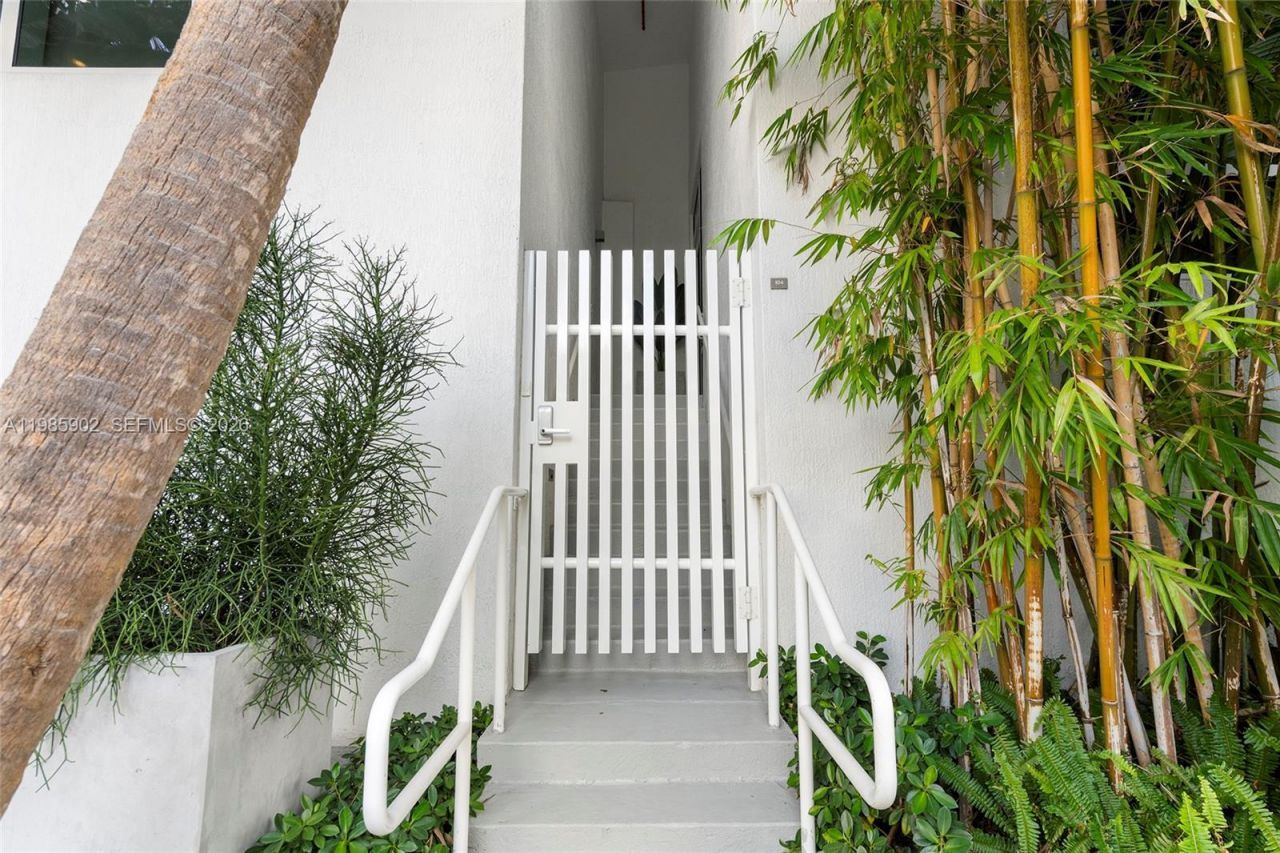601 NE 27, Unit TH104, Miami, FL 33137 Photo