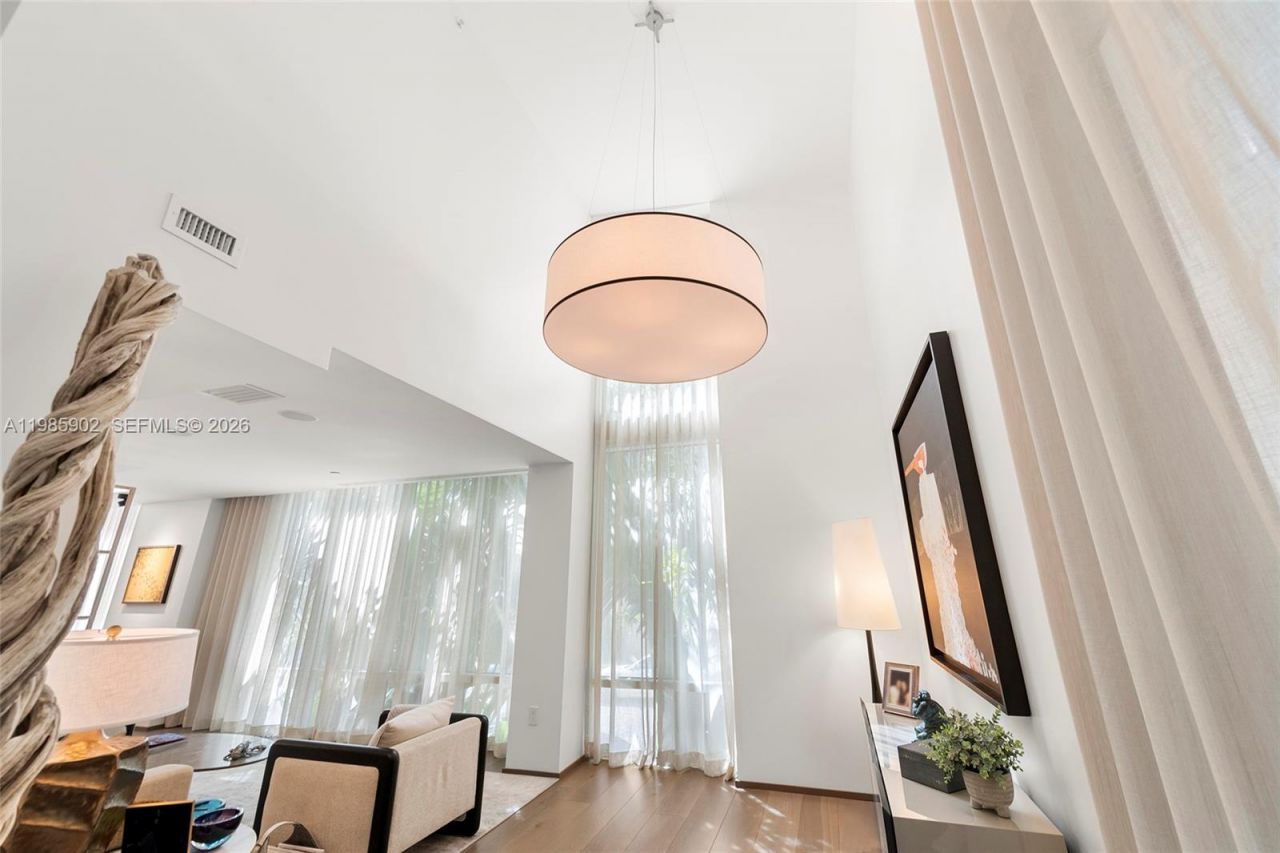 601 NE 27 , Unit TH104, Miami, FL 33137 Photo