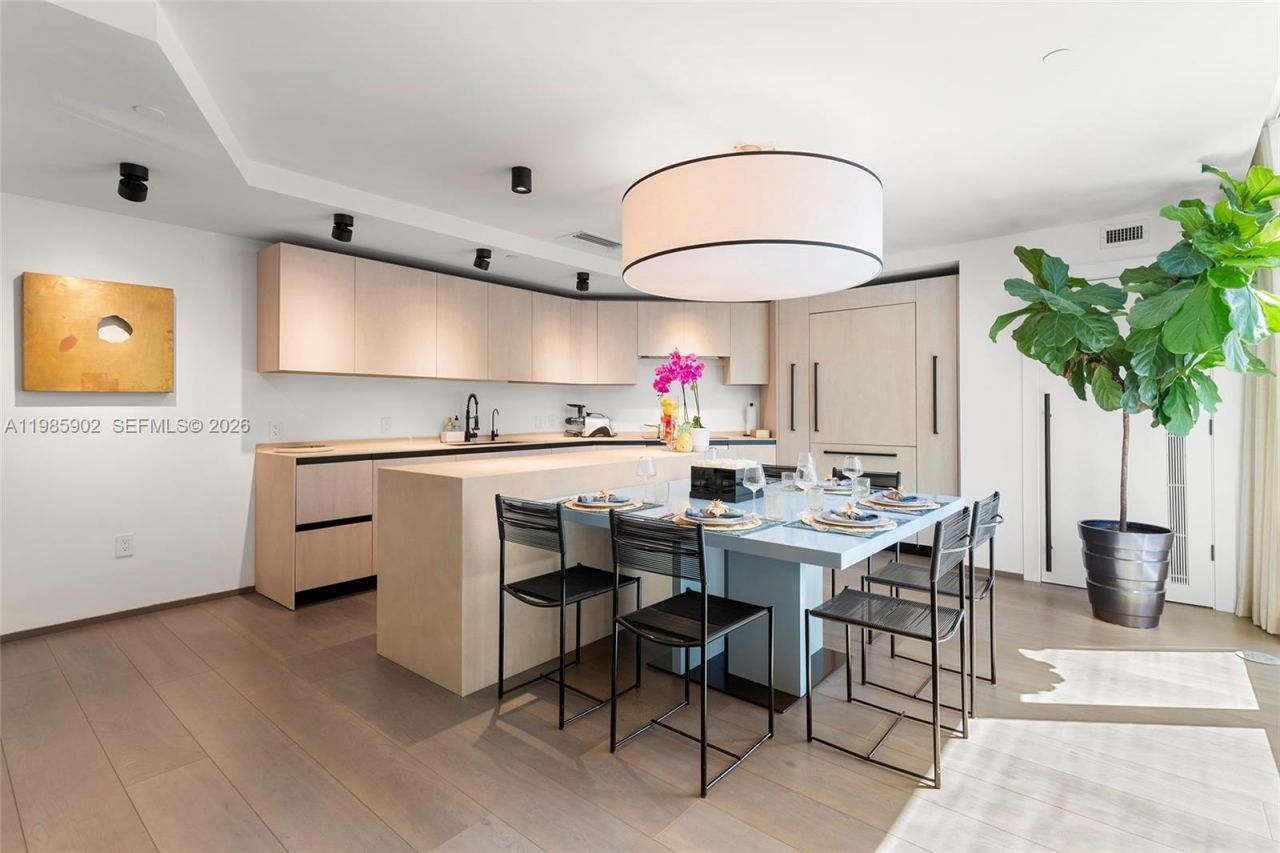 601 NE 27 , Unit TH104, Miami, FL 33137 Photo