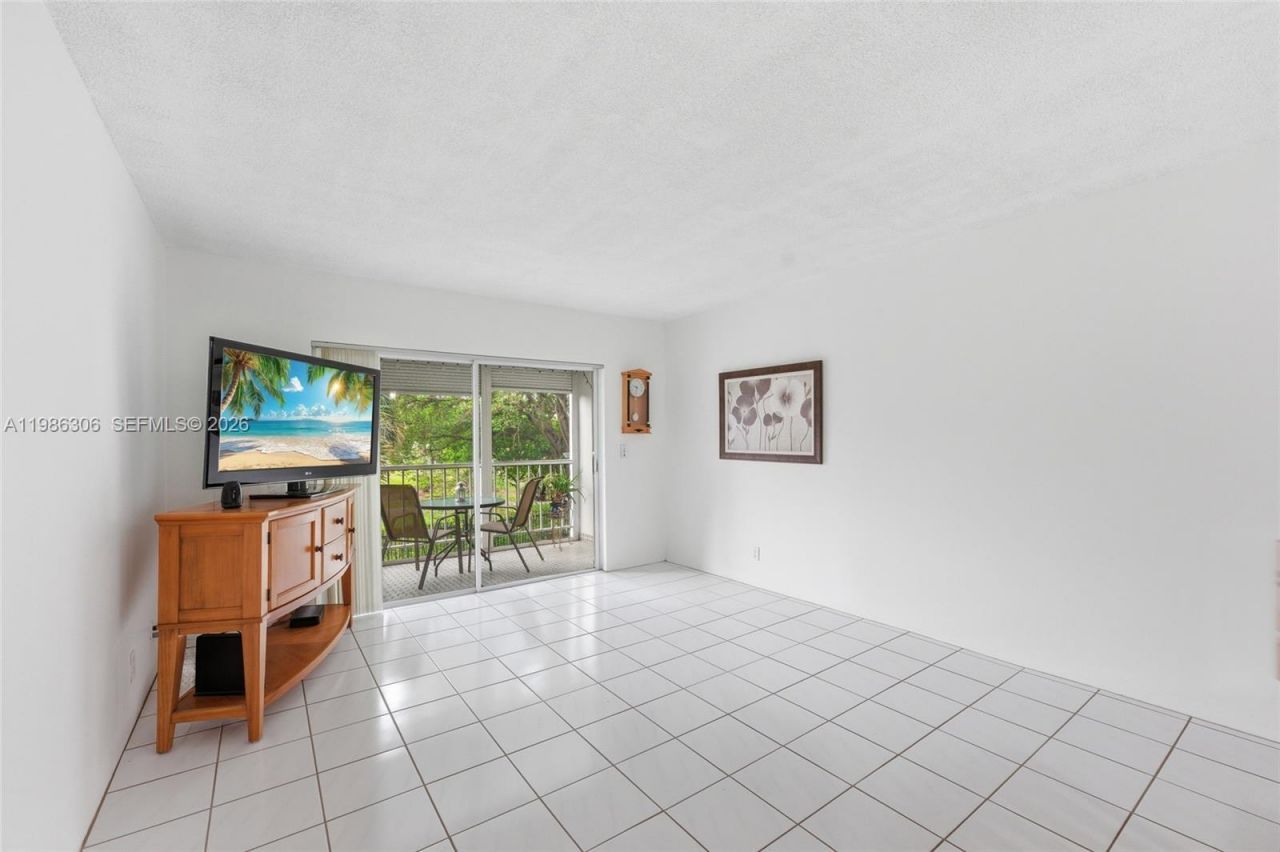 1201 Hillcrest Ct , Unit 209, Hollywood, FL 33021 Photo