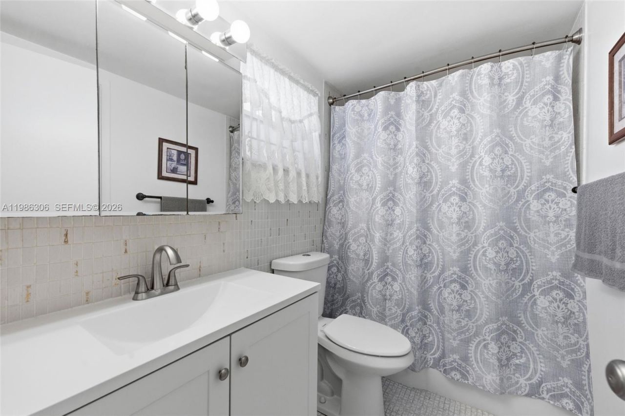 1201 Hillcrest Ct , Unit 209, Hollywood, FL 33021 Photo