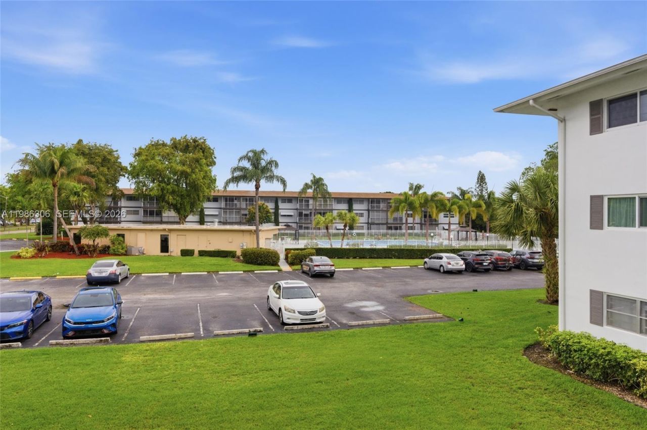 1201 Hillcrest Ct , Unit 209, Hollywood, FL 33021 Photo